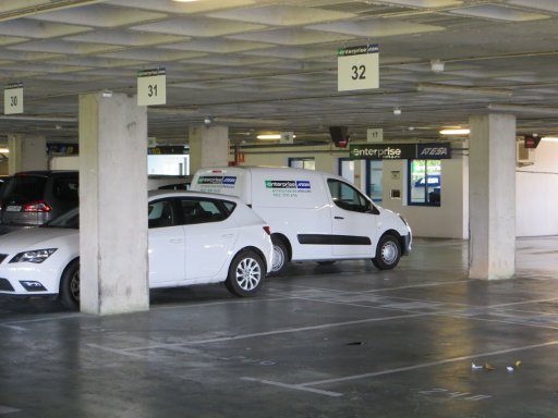 ATESA enterprise rent–a–car Ibiza, Spanien, Parkplätze im Parkhaus am Flughafen Ibiza