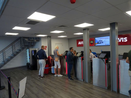 AVIS® Portugal, AVIS® Budget® Schalter in der Station Flughafen Porto