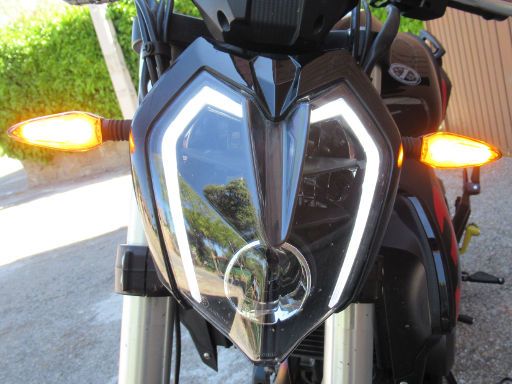 Benelli BN 302S, LED Scheinwerfer und LED Fahrtrichtungsanzeiger