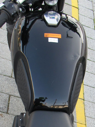 Benelli Imperiale 400, Tank