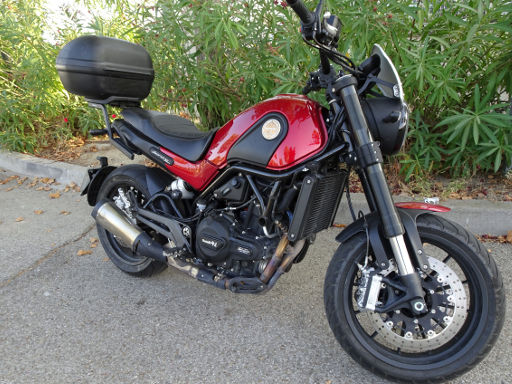 Benelli Leoncino 500, Ansicht von der rechten Seite