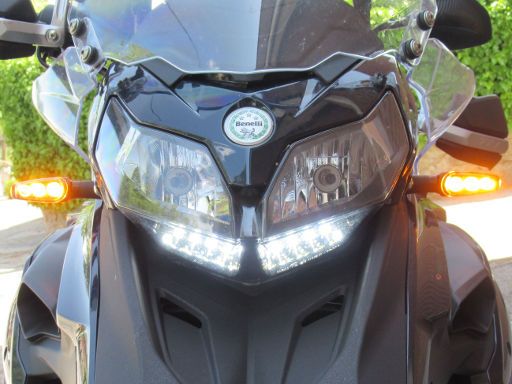 Benelli TRK 502, LED Scheinwerfer und LED Fahrtrichtungsanzeiger