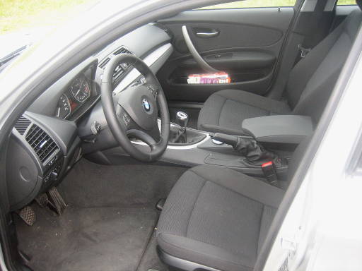 BMW 116i E87 im März 2009, Fahrer– und Beifahrerplatz