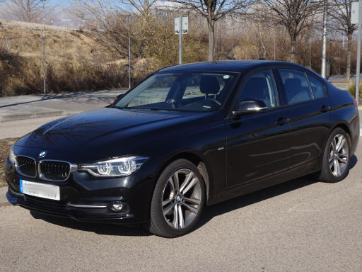 BMW 318d F30, Ansicht von vorne / Seite