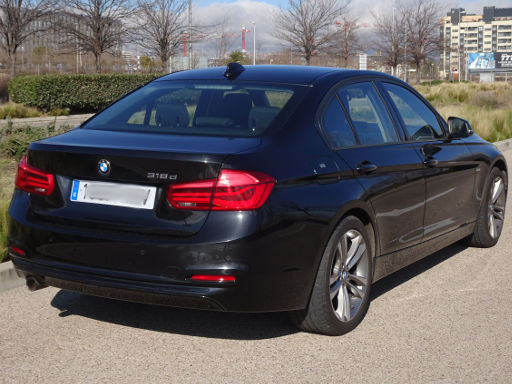 BMW 318d F30, Ansicht von hinten / Seite