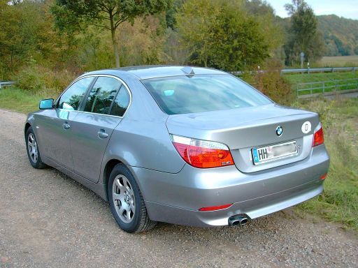 BMW 525i E60 im Oktober 2004, Ansicht von hinten / Seite