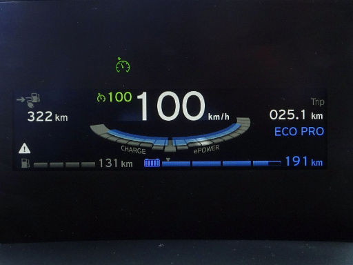 BMW i3, Bildschirm mit Reichweite / Tankanzeige Range Extender, Geschwindigkeitsanzeige, Geschwindigkeitsregler, Tageskilometer ECO PRO Modus, Reichweite elektrisch