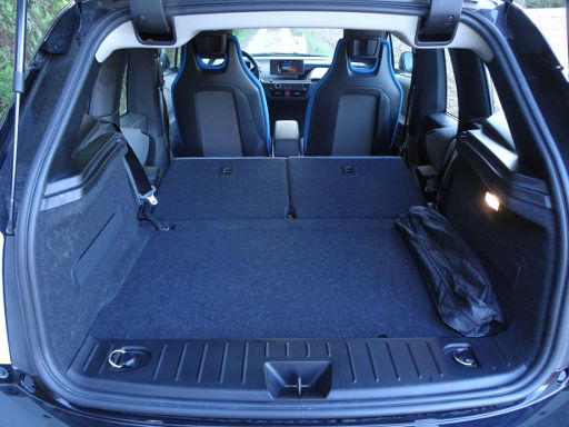BMW i3, Kofferraum mit umgeklappter Rückenlehne und maximalen Stauraum