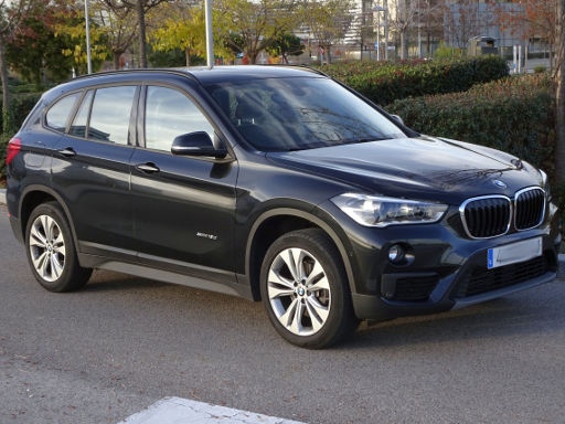 BMW X1 sDrive18d, Ansicht von vorne / Seite