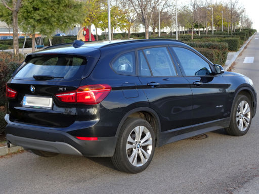 BMW X1 sDrive18d, Ansicht von hinten / Seite