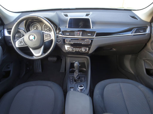 BMW X1 sDrive18d, Armaturenbrett / Innenraum