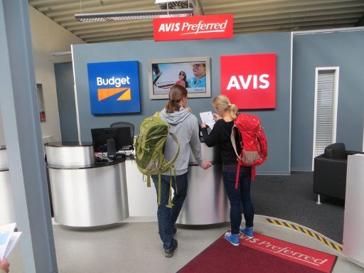 AVIS® Budget® Schalter im Flughafen Berlin Tegel