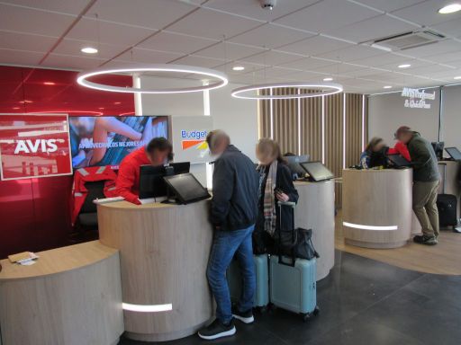 Budget® Spanien, Terminal 1 Madrid Flughafen Budget® Schalter am Parkplatz im M&auml;rz 2026