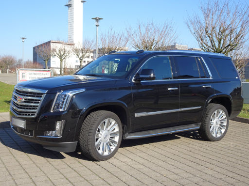 Cadillac Escalade 6,2 l V8 Allradantrieb, Ansicht von vorne / Seite