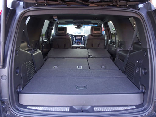 Cadillac Escalade 6,2 l V8 Allradantrieb, Kofferraum mit umgeklappter zweiter Sitzreihe