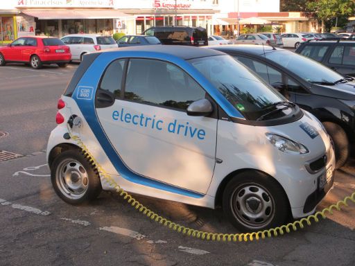 car2go, smart for two electric drive an einer Ladestation in Böblingen