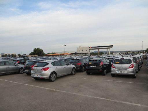 Centauro rent a car Palma de Mallorca, Spanien, Parkplatz mit Opel, Ford und Hyundai Mietwagen