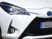 Toyota Yaris Hybrid 1,5 l 74 kW, Scheinwerfer rechts