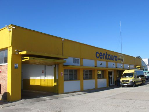 Centauro rent a car, Spanien, Station in der Nähe vom Flughafen Madrid, Calle Trespaderne 17, 28042 Madrid im Oktober 2021