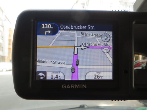 Citroën C–Zero im Mai 2013, Navigationsgerät von Garmin am Innenrückspiegel