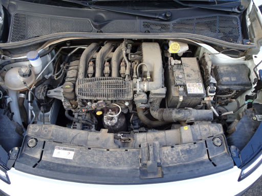 Citroën C4 Cactus PureTech 82 Feel, 1.2 Liter Motorraum