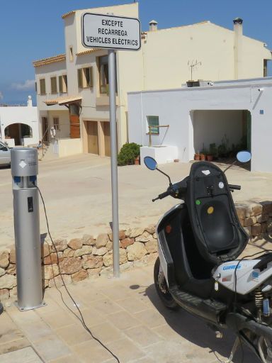 Cooltra®, Motorroller Vermietung, Spanien, Ladestation Es Caló auf Formentera