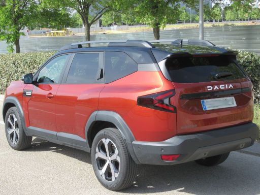 Dacia Bigster Journey 1.2 Liter Mild Hybrid, Ansicht von hinten / Seite