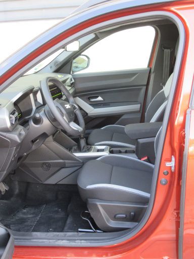 Dacia Bigster Journey 1.2 Liter Mild Hybrid, Innenraum Fahrer und Beifahrer