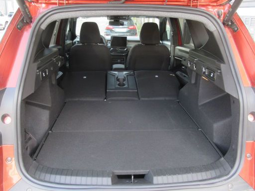 Dacia Bigster Journey 1.2 Liter Mild Hybrid, Kofferraum mit umgeklappter R&uuml;ckenlehne und maximalen Stauraum