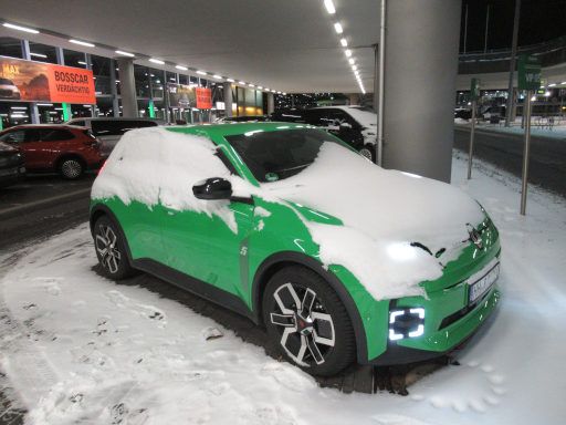 Europcar Filiale Flughafen Hannover, Deutschland, Renault 5 E&ndash;TECH