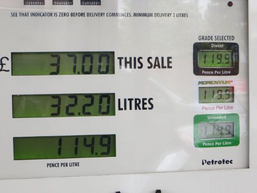 Europcar Großbritannien und Irland, TESCO Tankstelle in Birmingham, 1,149 GBP für einen Liter Super im Juni 2015