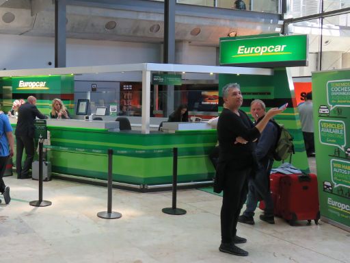 Europcar Spanien, Terminal 4 Madrid Flughafen Europcar Schalter und Europcar Privilege Club Schalter