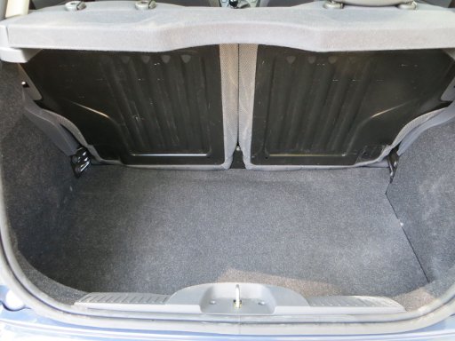 Fiat 500 1.2 Liter Benziner, Kofferraum mit Notrad unter der Abdeckung
