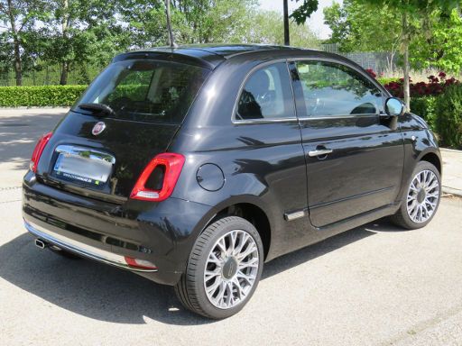 Fiat 500 1.2 Liter Modelljahr 2017, Ansicht von hinten / Seite