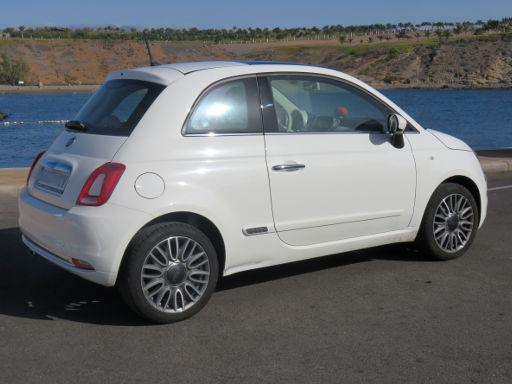 Fiat 500 1.2 Liter Modelljahr 2017, Ansicht von hinten / Seite