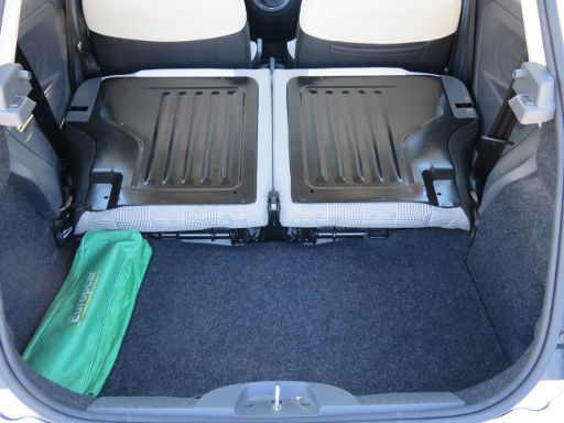 Fiat 500 Lounge 1.2 Liter, Kofferraum mit 50:50 geteilt umklappbaren Rückenlehnen