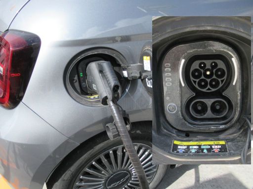 Fiat 500e, Modelljahr 2022, Ladeanschluss CCS / Type 2