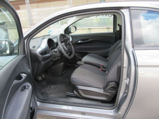 Fiat 500e, Modelljahr 2022, Innenraum Fahrer und Beifahrer