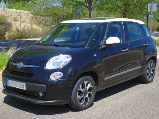 Fiat 500L Urban 1.4 Liter, Ansicht von vorne / Seite