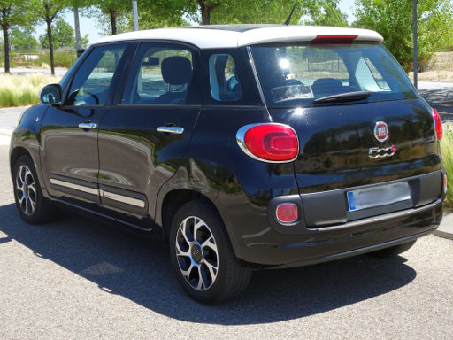 Fiat 500L Urban 1.4 Liter, Ansicht von hinten / Seite