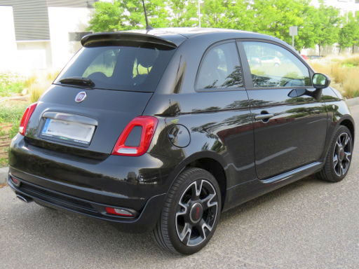 Fiat 500S Serie3 Modelljahr 2018 1.2 Liter, Ansicht von hinten / Seite