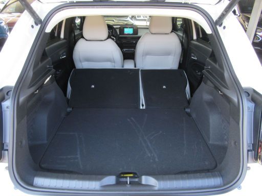 Fiat 600e, Modelljahr 2026, Kofferraum mit umgeklappter R&uuml;ckenlehne und maximalen Stauraum