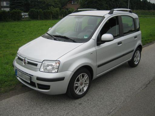 Fiat Panda Benziner im September 2010, Ansicht von der Seite / vorne