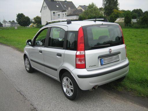 Fiat Panda Benziner im September 2010, Ansicht von der Seite / hinten