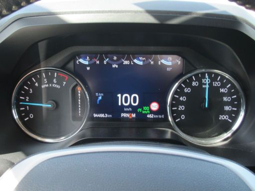 Ford Expedition XLT, 3.5 l, 2022, Drehzahlmesser, K&uuml;hlmitteltemperatur, &Ouml;ldruck, &Ouml;ltemperatur, Kraftstoff, Bordcomputer und Geschwindigkeit