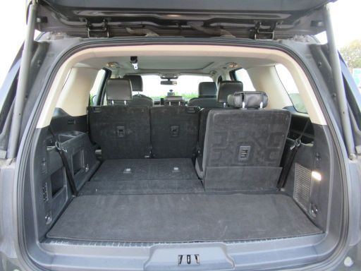 Ford Expedition XLT, 3.5 l, 2022, Kofferraum mit zwei umgeklappten Sitzlehnen