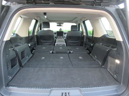 Ford Expedition XLT, 3.5 l, 2022, Kofferraum mit allen umgeklappten Sitzlehnen