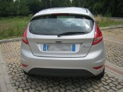 Ford Fiesta 1,25 l Duratec Benzinmotor, Modelljahr 2011, Ansicht von hinten