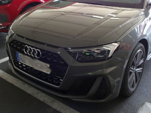 Goldcar, Goldcar Club, Spanien, Parkhaus mit neuwertigen Audi A1 Gruppe N