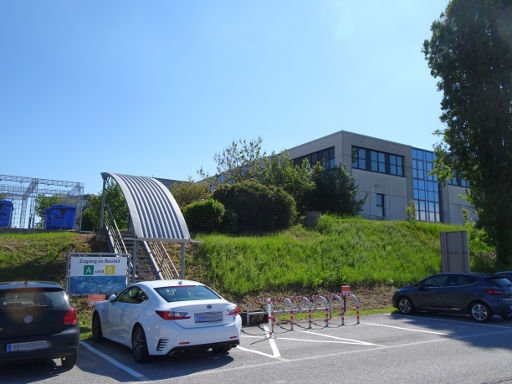 green motion® car and van rental, Österreich, Parkplatz Concorde Business Park an der Bahnlinie